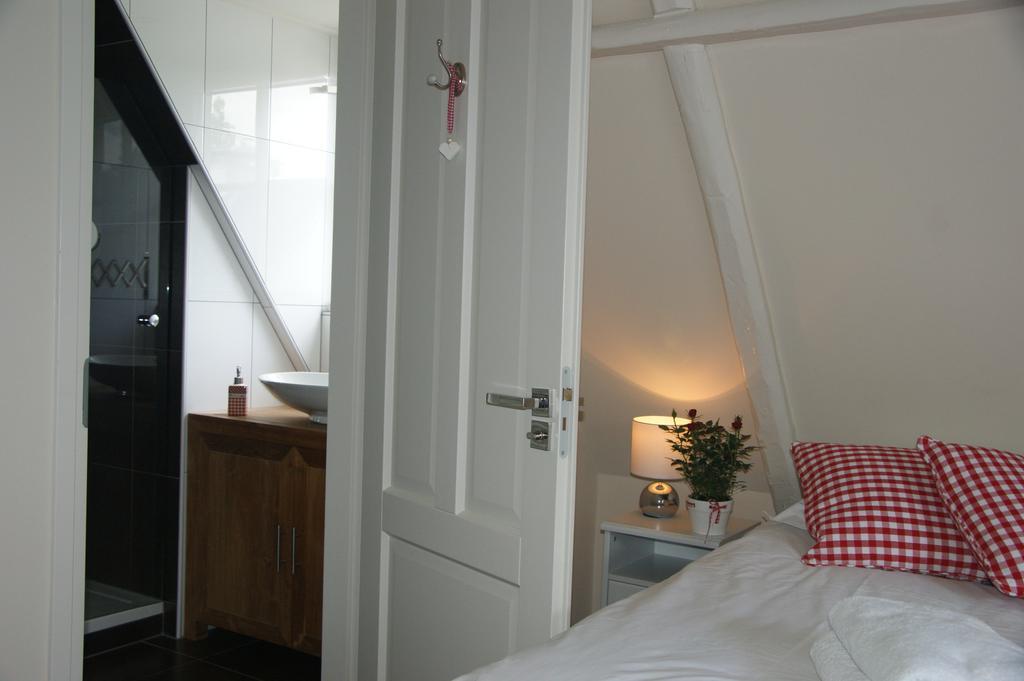 De Thuiskamer In Grou Als B&B Of Vakantiehuis Exterior photo